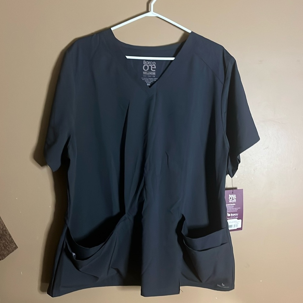 😄NWT Plus Size Scrub Top 2XL